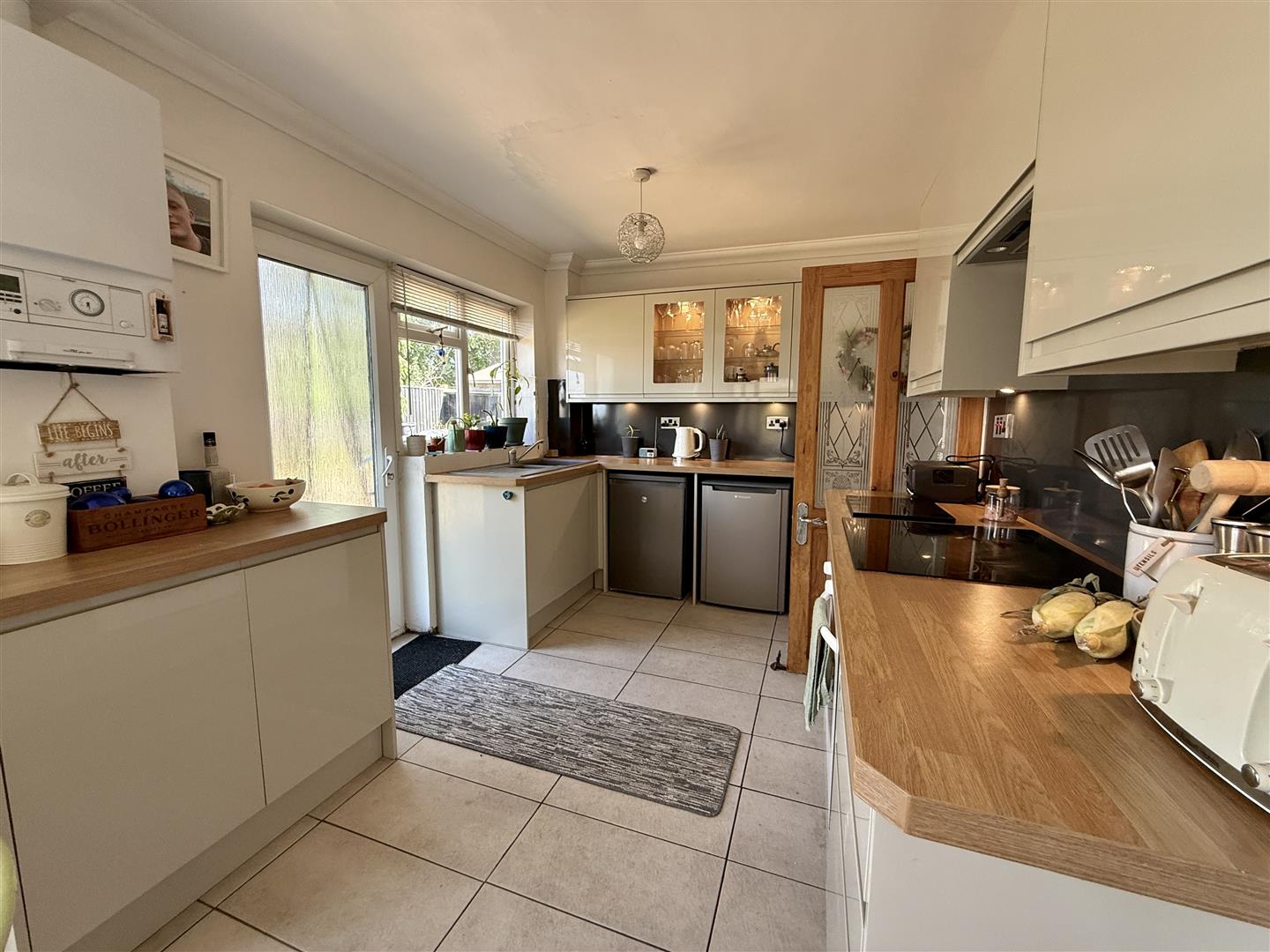 Kitchen/Dining Room: